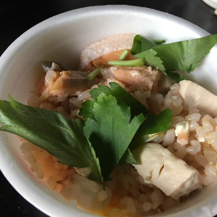 納豆のたれで、鮭と豆腐の炊き込み玄米ご飯